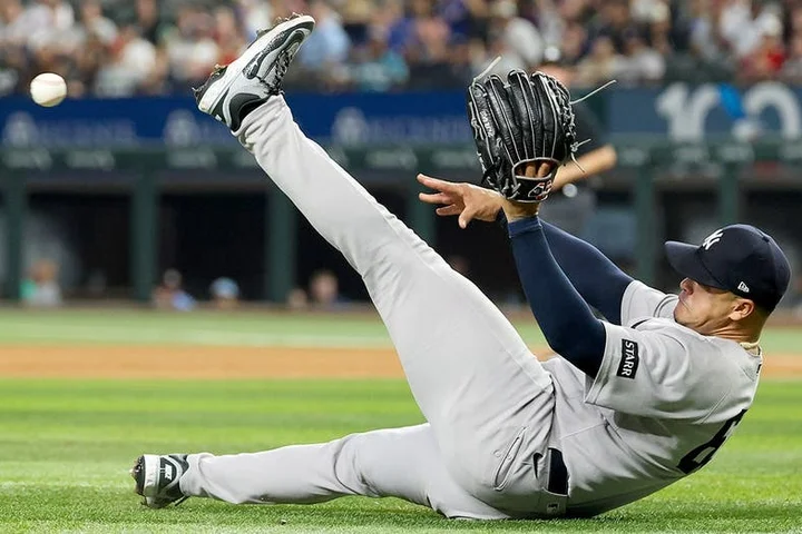 Yankees reliever Fernando Cruz makes dazzling sliding play on bunt in win vs Rangers