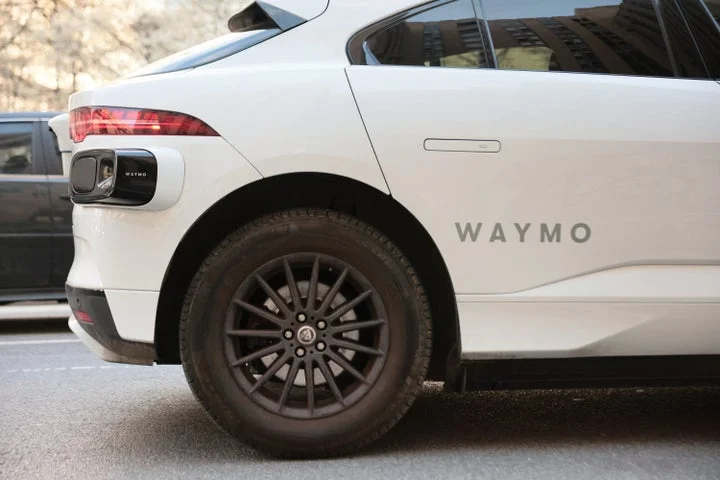 Driverless cars can now be ticketed in Los Angeles. How?