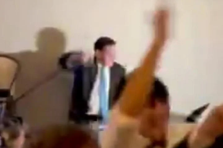Marco Rubio seizes DJ decks at wedding with top button done up