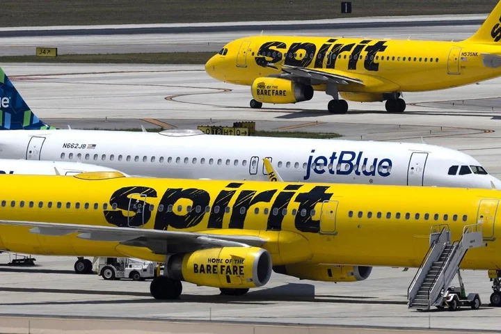 Spirit Airlines collapses amid jet fuel crisis leaving passengers stranded: ‘I thought it was a hack’