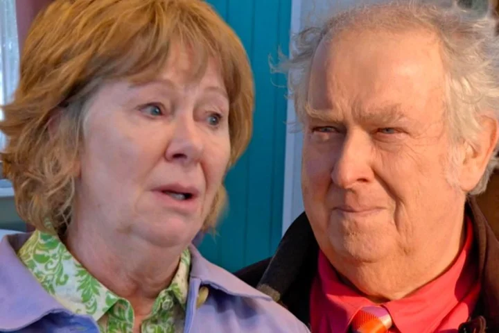 Julie staggered in EastEnders as she gets final goodbye message from Nigel