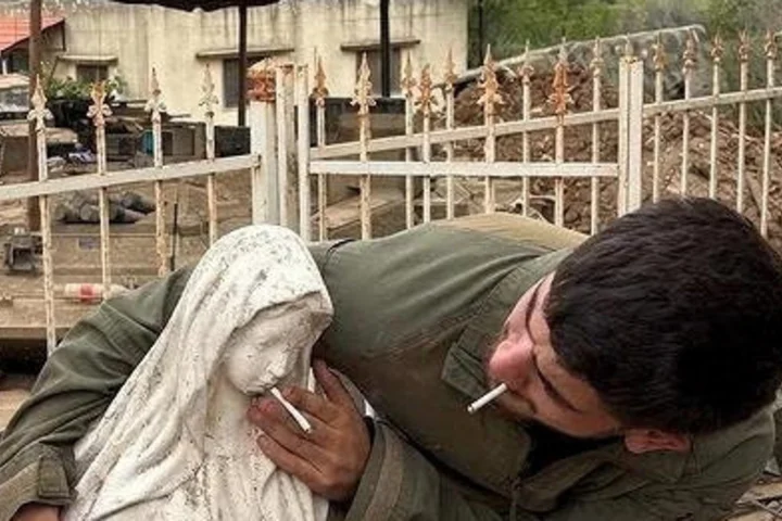 Photo shows Israeli soldier desecrating Virgin Mary statue in Lebanon
