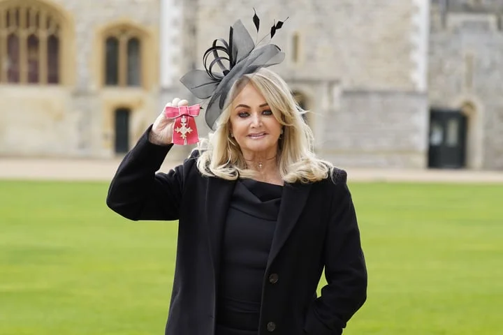 Bonnie Tyler in induced coma after emergency intestinal surgery