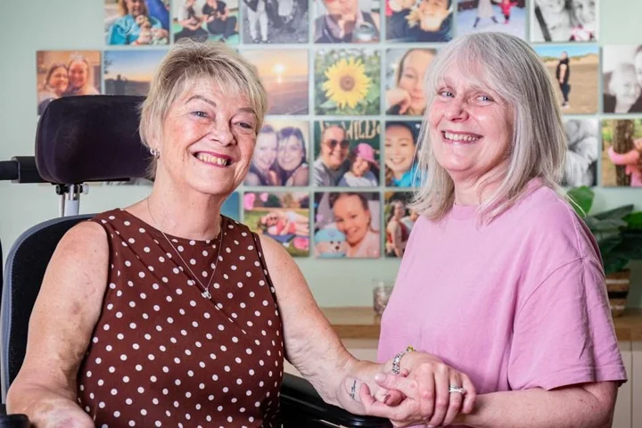 Mum shares ‘unreal’ moment she met transplant recipient who received daughter’s hand