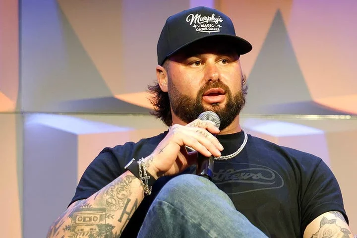 Country music superstar sets internet on fire with new song, reactions pour in from fans