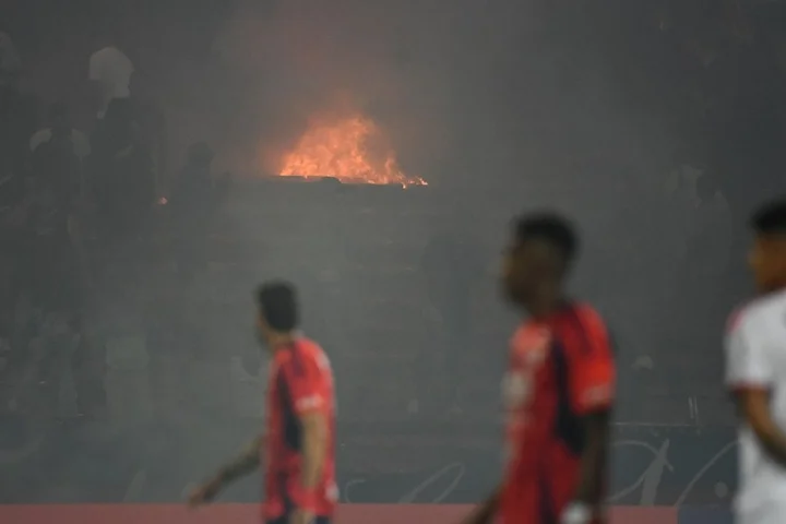 Holders Flamengo see Copa Libertadores match abandoned amid crowd trouble