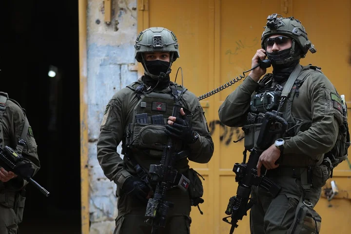 Israeli settlers set fire to homes and cars in violent West Bank raids