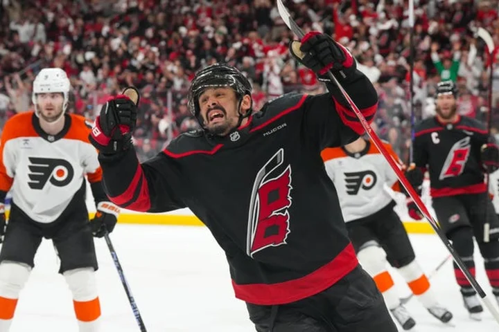 Hurricanes vs. Flyers odds, prediction, time: 2026 NHL playoff picks, Game 4 best bets from proven model