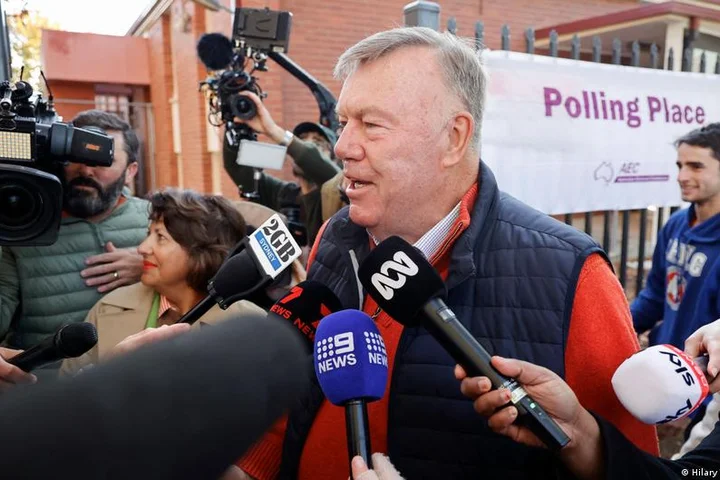 Right party wins first lower house seat
