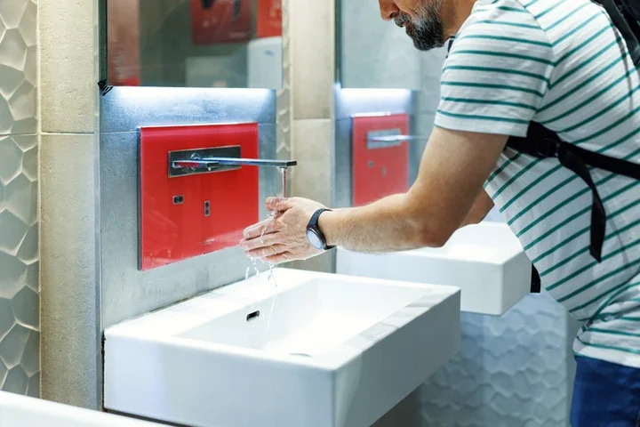 UVA installs tampon dispensers in men’s restrooms, students call move ‘absurd’