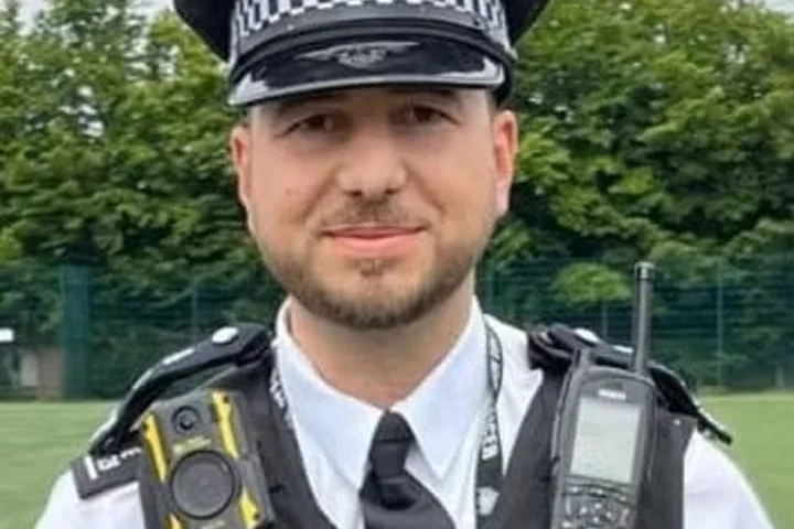 Duty London police volunteer catches knifeman who tried to kill woman and toddler