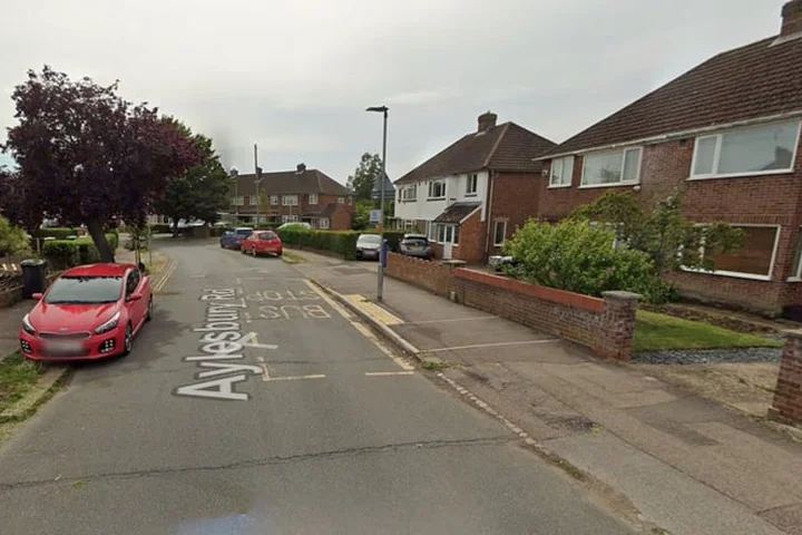Man shot dead by police in Bedford after 'making threats with weapon'