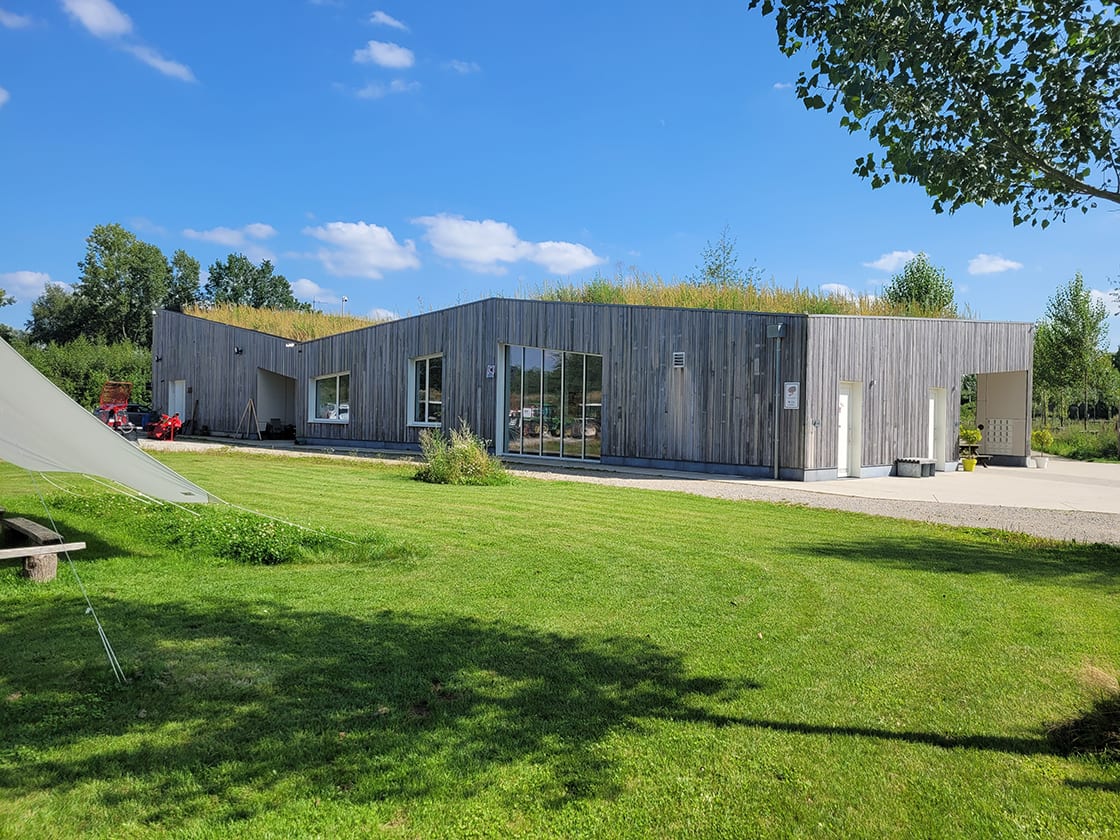 De Averegten, Hallaar: hellend groendak door Canopy in Hallaar