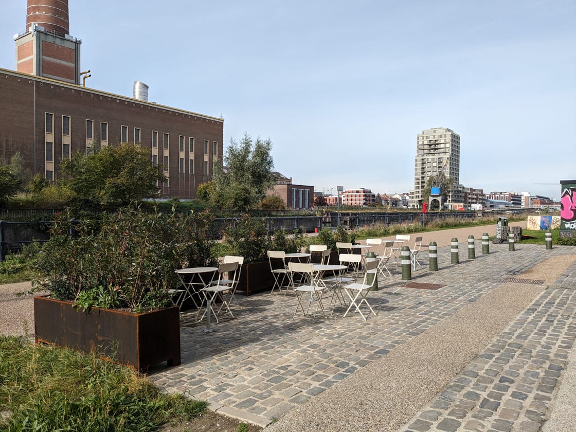 KLEINDOK, Gent: dakterras met plantenbakken door Canopy in Gent