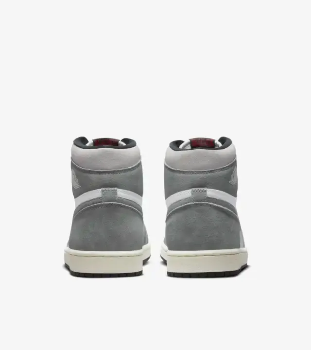 air-jordan-1-retro-high-og-light-smoke-grey-dz5485-051-release-date (3).jpg
