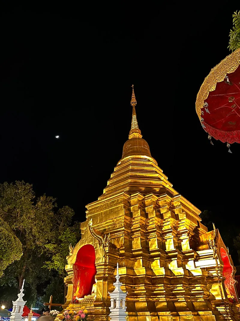 夜晚的寺廟，另種風格的美