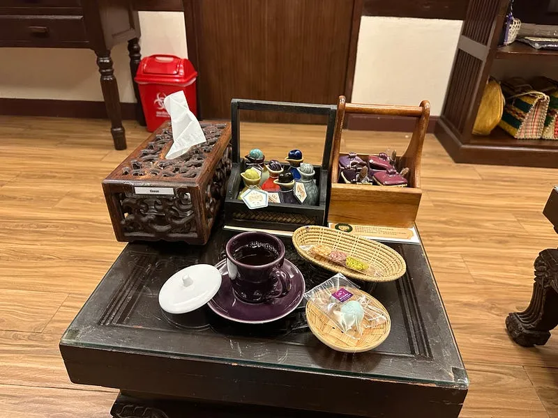 按完還有茶點跟小禮物