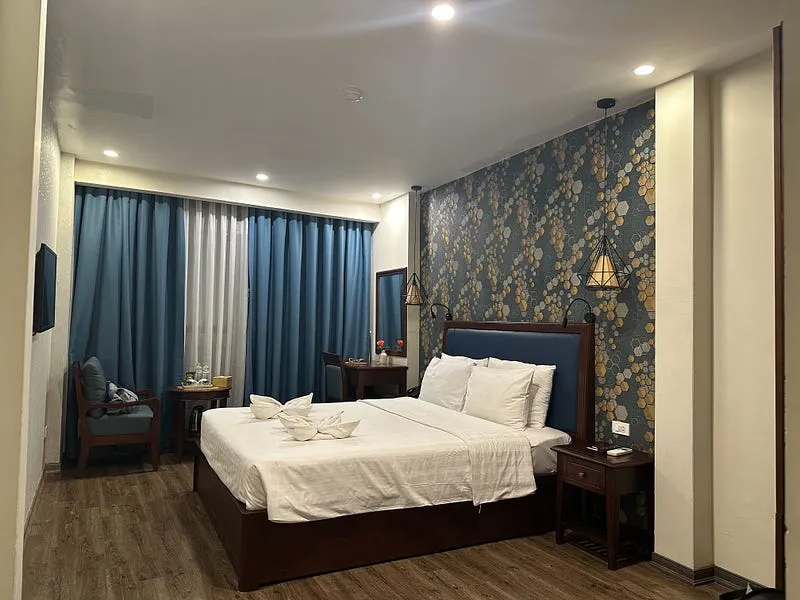 Holiday Emerald Hotel
