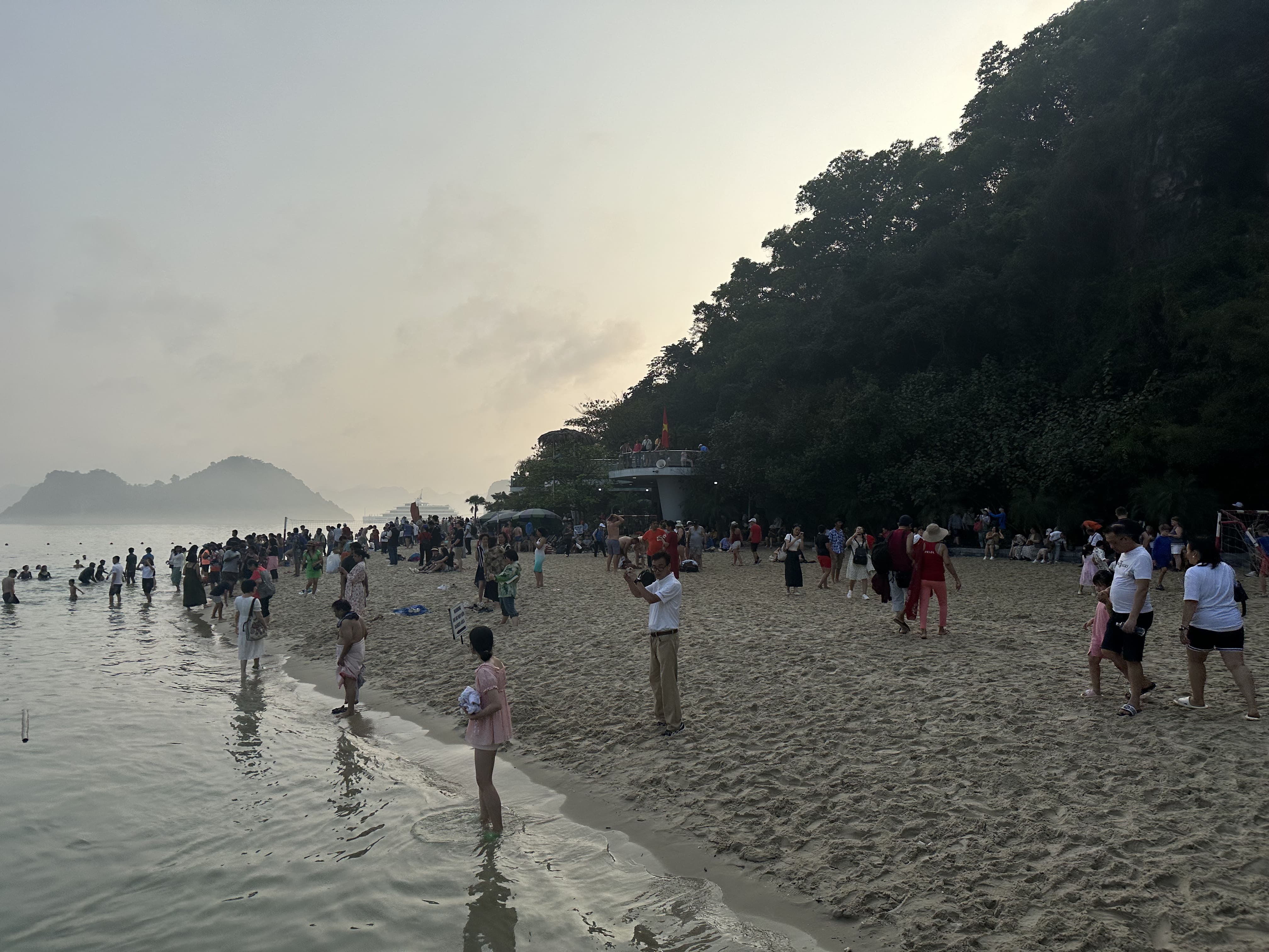 都是人的海灘