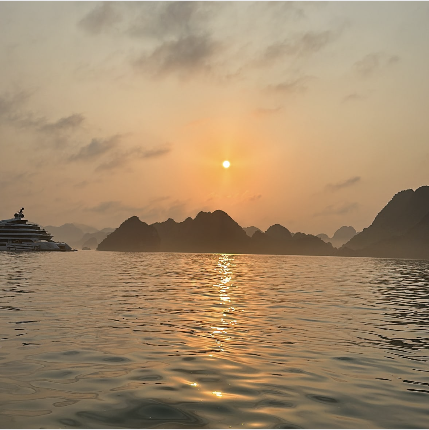 搭小船時看到的下龍灣夕陽