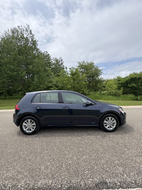 2016 Volkswagen Golf S/SE FWD 4 Door Hatch Back 1.8 4cyl. Gasoline