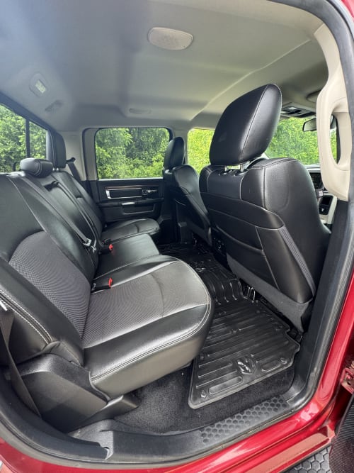  2014 Ram 1500 Laramie 4WD Crew Cab 5.7 8cyl. Gasoline