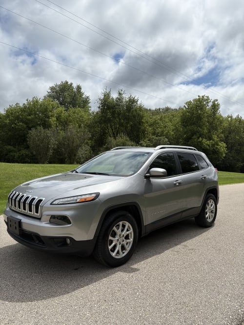  2015 Jeep Cherokee Latitude 4WD 4 Door Sport Utility Vehicle 3.2 6cyl. Flex Fuel