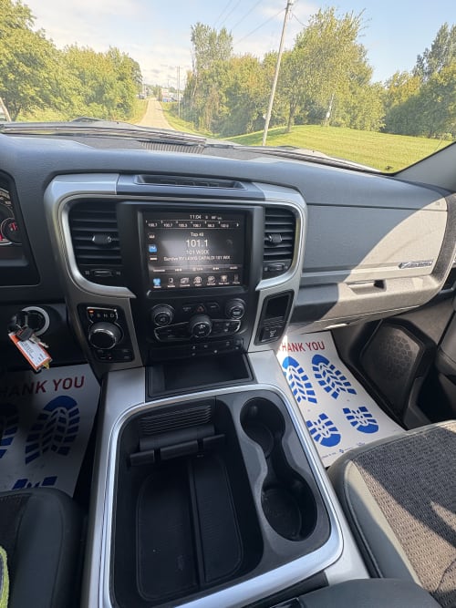 2017 Ram 1500 Big Horn 4WD Crew Cab 3.6 6cyl. Flex Fuel