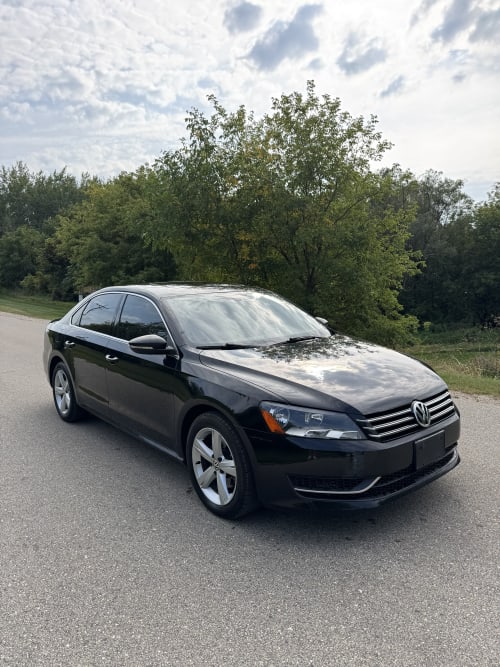 2012 Volkswagen Passat SE FWD 4 Door Sedan 2.5 5cyl. Gasoline