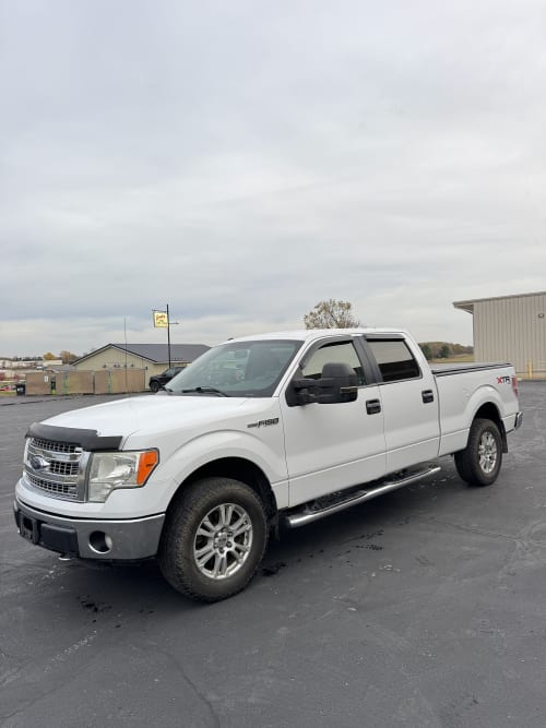 2014 Ford F150 XLT 4WD 5.0 8cyl. Gasoline