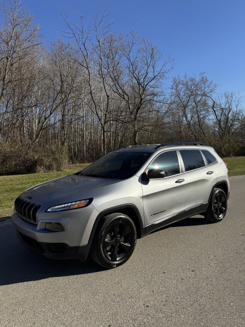  2017 Jeep Cherokee Sport FWD 4 Door Sport Utility Vehicle 2.4 4cyl. Gasoline