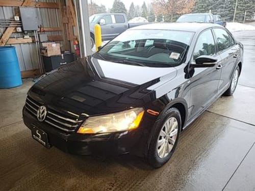 2015 Volkswagen Passat 1.8T Wolfsburg Ed FWD 4D Sedan 1.8 4cyl. Gasoline