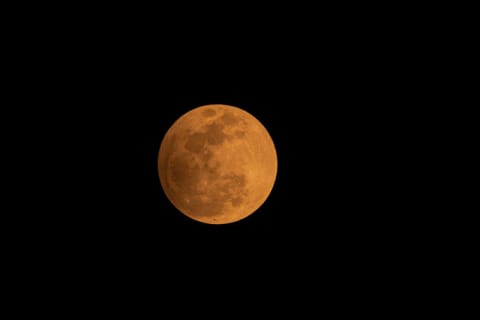 Lua de Âmbar
