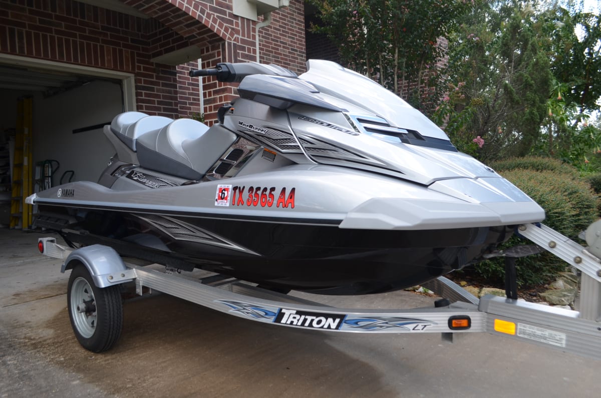 2012 Yamaha Wave Runner FX Cruiser HO, three-seater