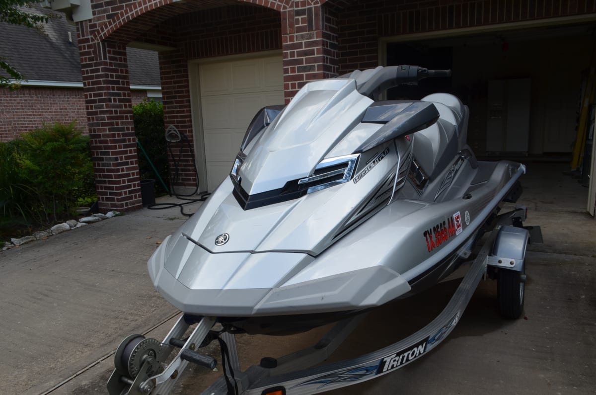 2012 Yamaha Wave Runner FX Cruiser HO, three-seater photo 2