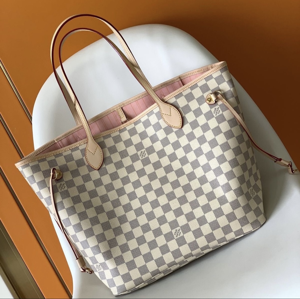 Louis Vuitton Neverfull view 4