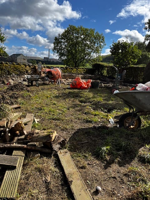 Large earth removal in operation