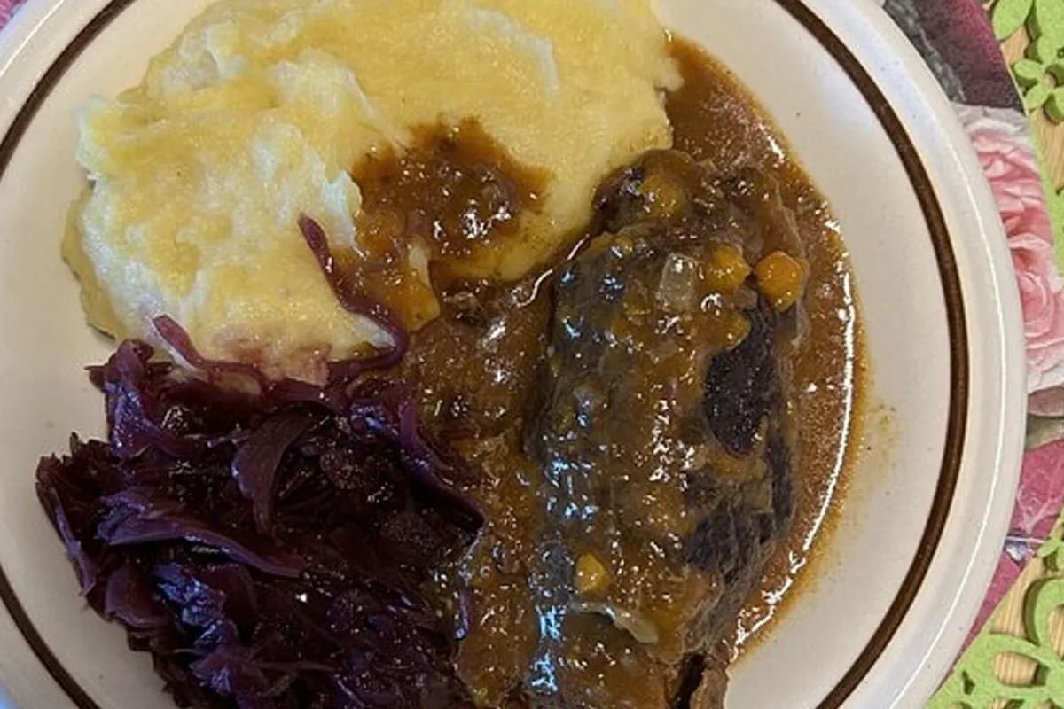 Rouladen im Schnellkochtopf mit goldbrauner Kruste und aromatischer Sauce