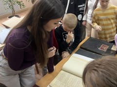 Каникулы с погружением в историю: в архиве Новороссийска проходят экскурсии для школьников города-героя