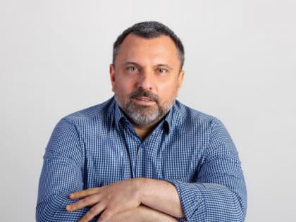 Дмитрий Лоцманов поздравляет ейчан с Днём знаний