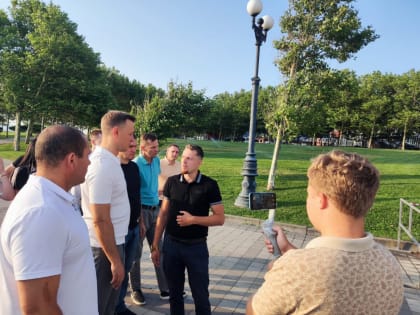 Глава Новороссийска поручил заменить на набережной «гуляющую» плитку