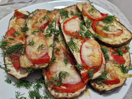 Запеченные баклажаны в духовке с сыром и чесночком