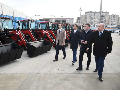 Евгений Наумов осмотрел новую белорусскую технику