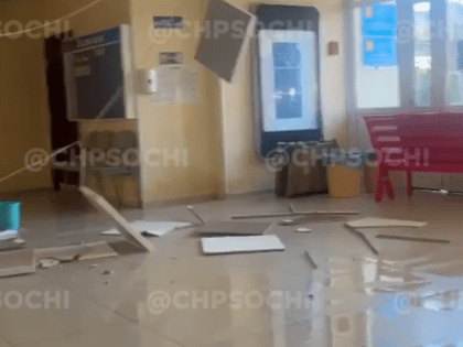 В учебном корпусе сочинского госуниверситета обрушилась часть потолка