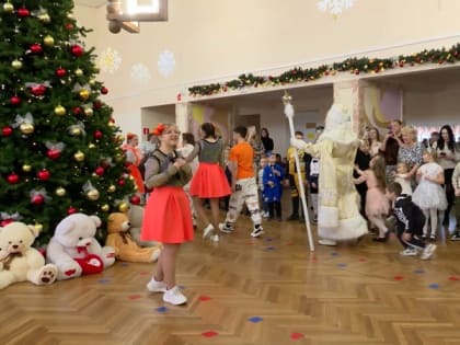 В НОВОРОССИЙСКЕ ДЛЯ ДЕТЕЙ, ЧЬИ ОТЦЫ ЗАЩИЩАЮТ НАШЕ ОТЕЧЕСТВО, ПРОВЕЛИ НОВОГОДНЮЮ ЁЛКУ