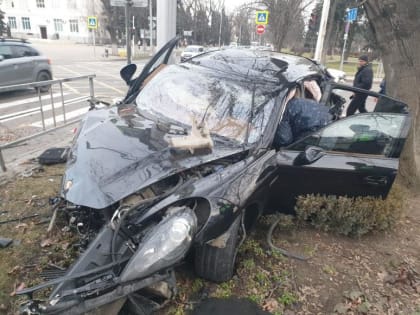 Водитель Porsche в центре Краснодара протаранил ВАЗ