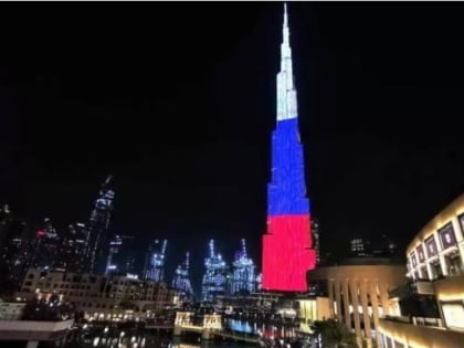 Самое высокое здание мира окрасили в цвета российского флага