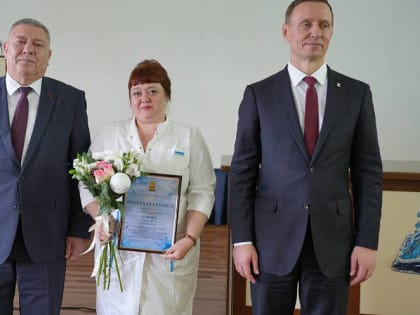 Глава города-героя Новороссийска вручил награды медицинскому персоналу военного госпиталя