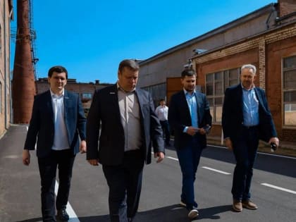 Рабочее совещание на заводе