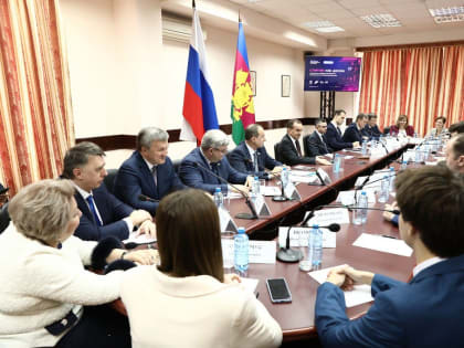 Студенты КубГАУ за круглым столом с губернатором Кубани